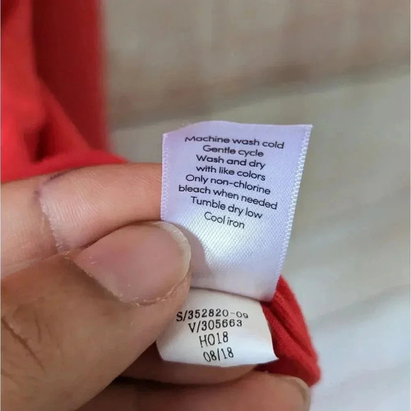 Athleta Size XL Cloudlight V Neck Tee Red Drop Shoulder Curved Hem Stretchy - Picture 7 of 11